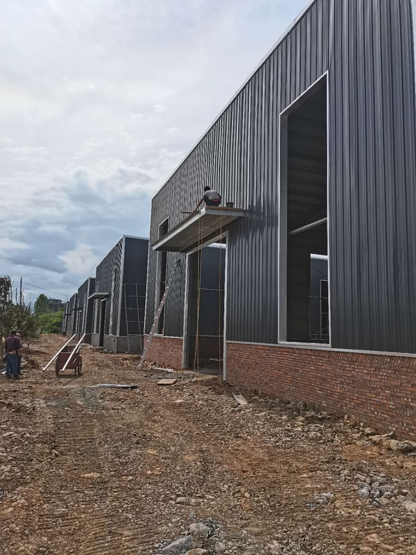 Hot Dip Galvanized Kelembaban Proof Frame Baja Rumah Kaca Konstruksi Untuk Sayuran Rumah Kaca gudang