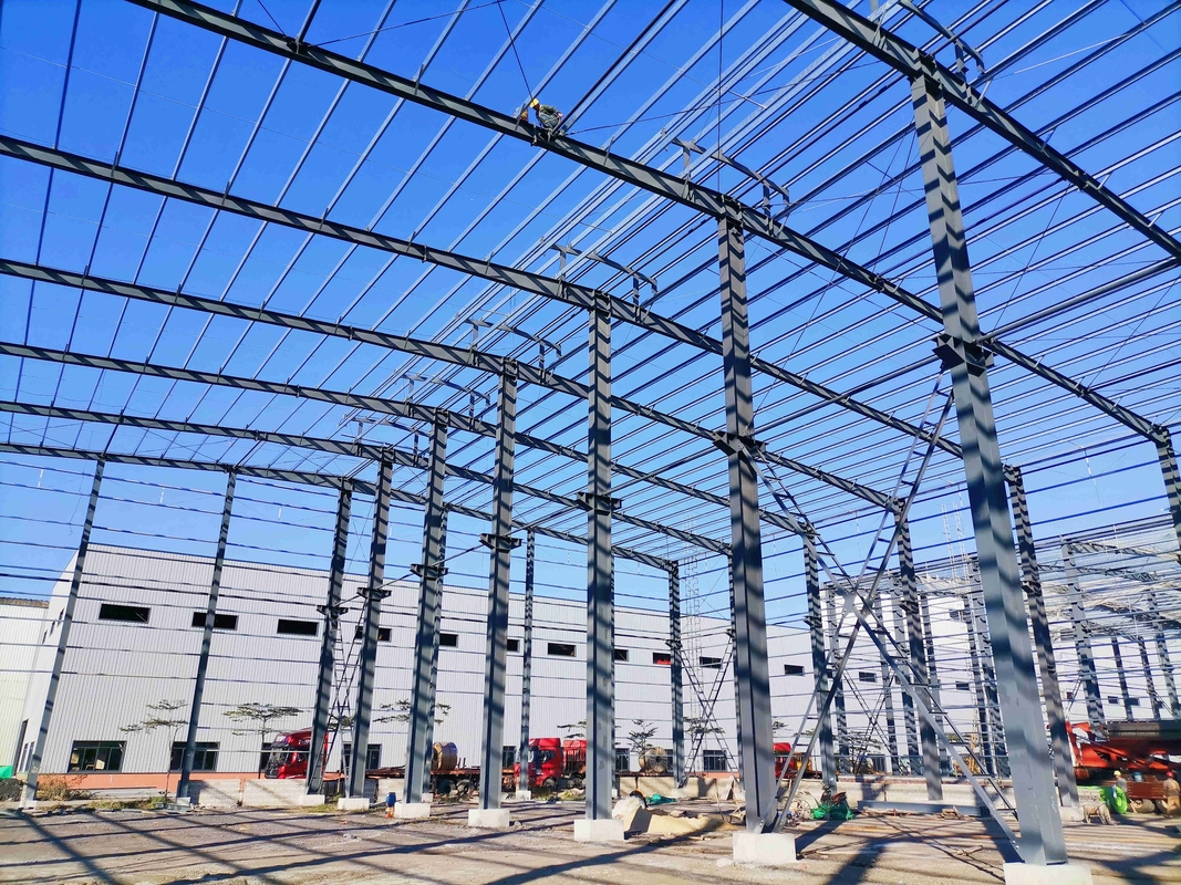Kekuatan tinggi Galvanized Portal Tipe Besar Span Baja Untuk Gedung Pabrik