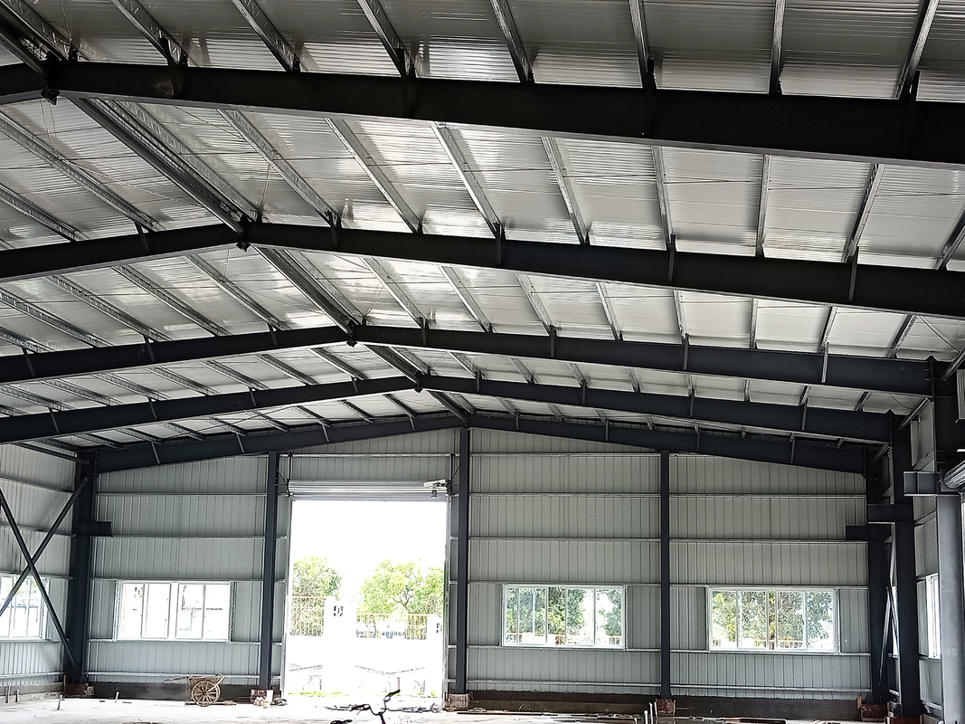 Bahan tahan api Logam Piring Baja Struktur Baja Gedung Gudang Dengan Pintu Roller Electric